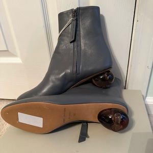 Gray Matters gray Egg Heel Boot Shoe Zip Up size EU 40
